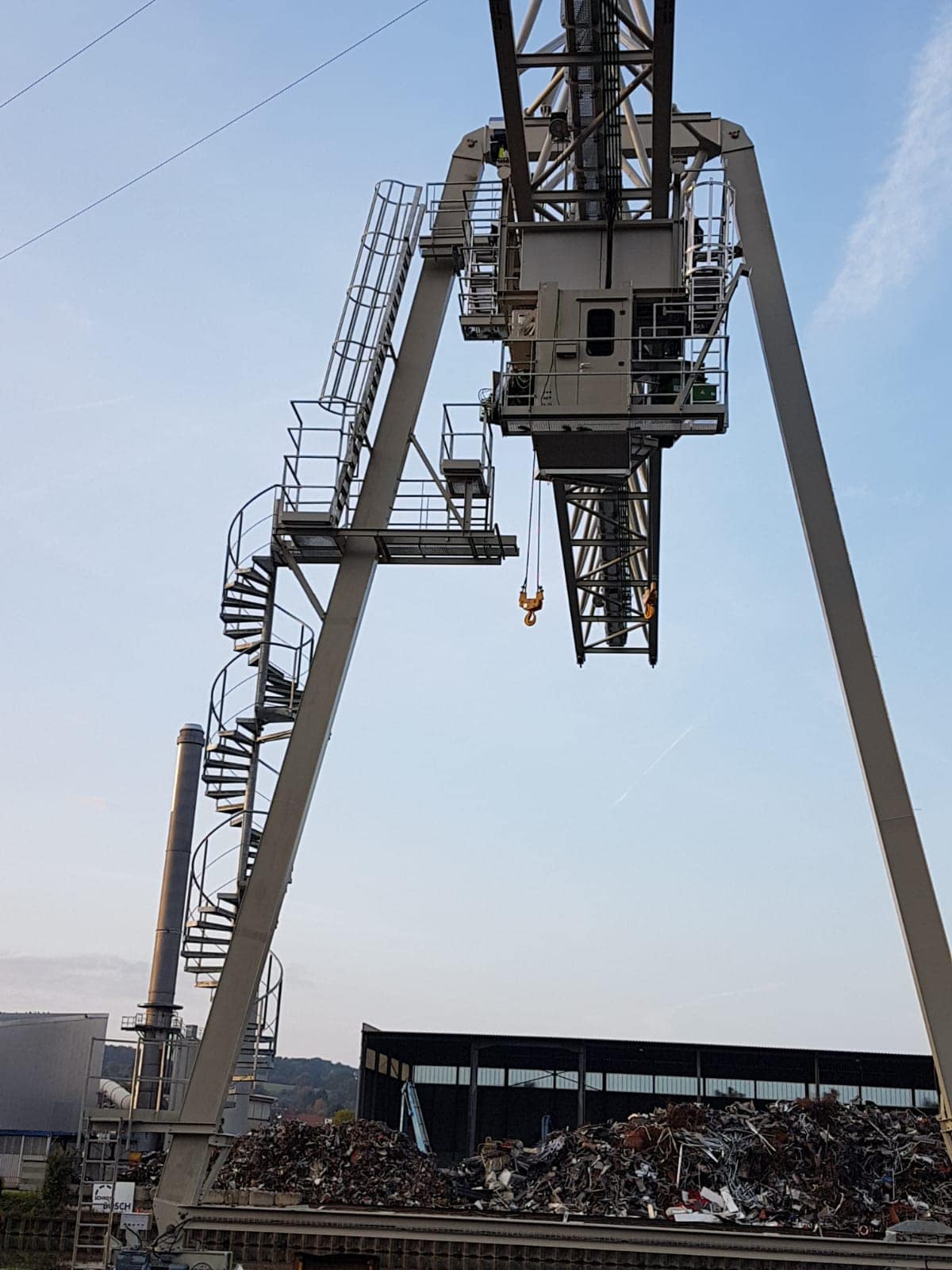 Projekt: Aufstiegslösungen für einen Portalkran