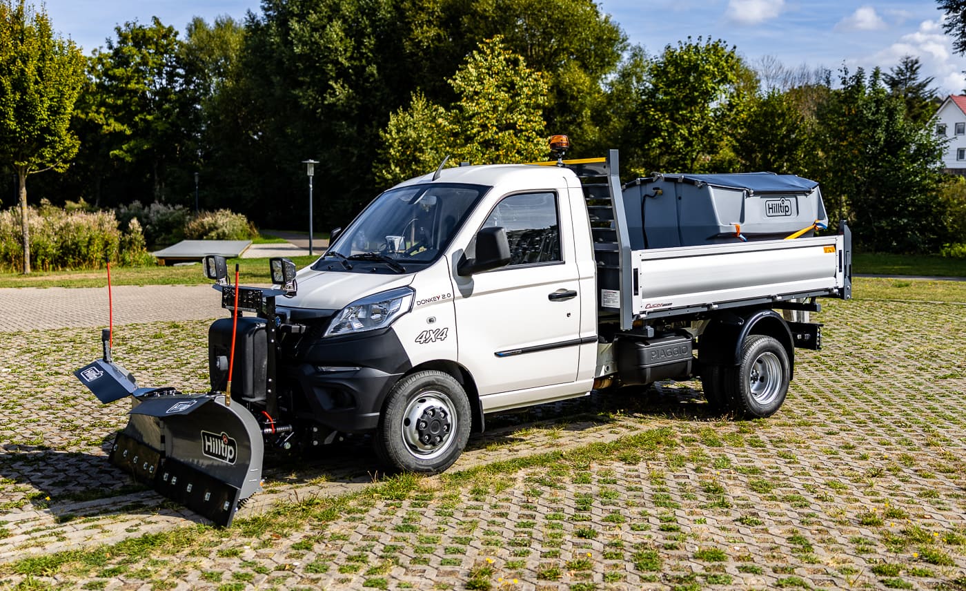 piaggio-porter-np6-winterdienst-piaggio-winterdienstfahrzeug-hwntec-26 Piaggio Porter NP6 4×4 Winterdienstfahrzeug Hilltip IceStriker 550 Streuer