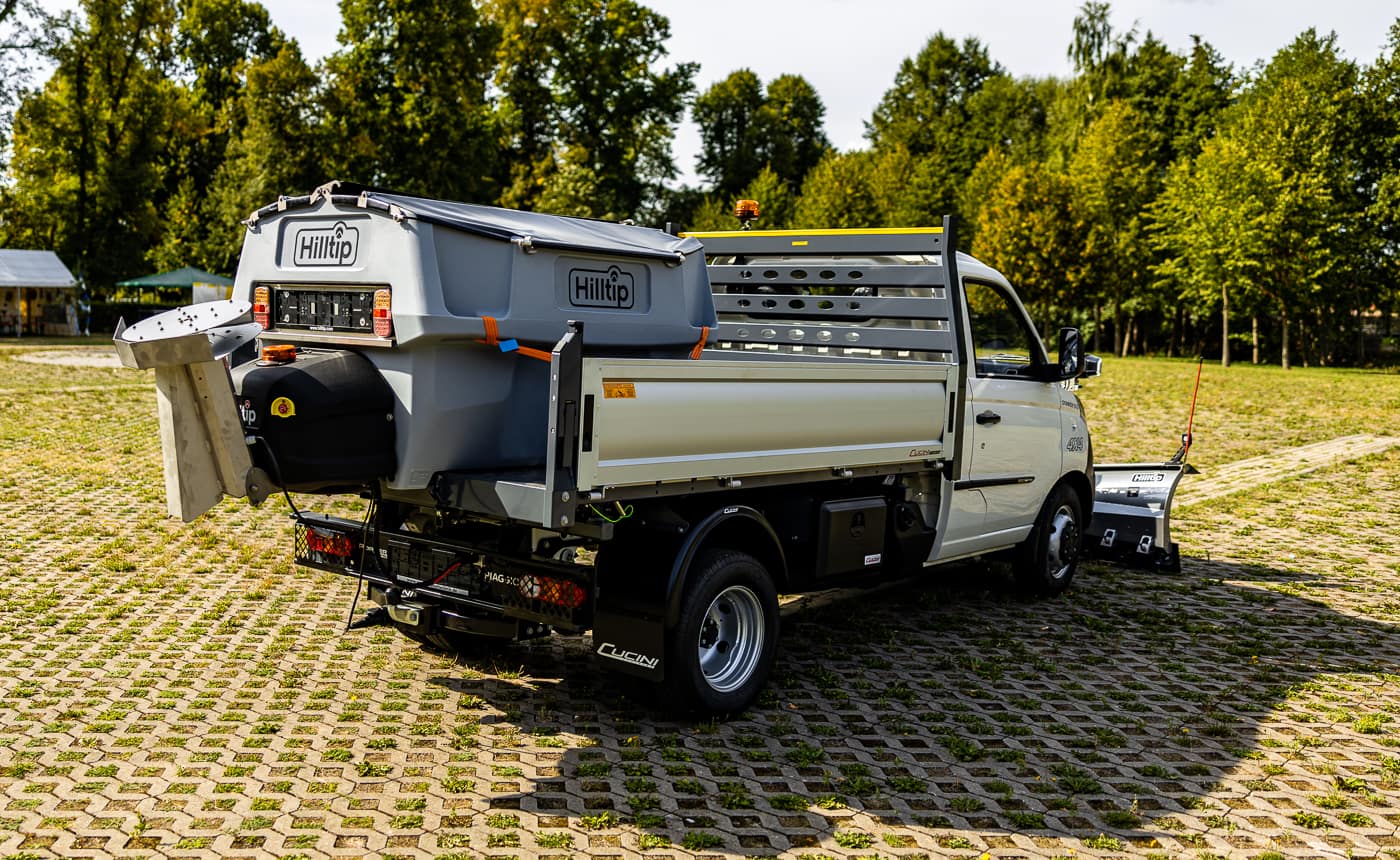 piaggio-porter-np6-winterdienst-piaggio-winterdienstfahrzeug-hwntec-3 Piaggio Porter NP6 4×4 Winterdienstfahrzeug Hilltip IceStriker 550 Streuer