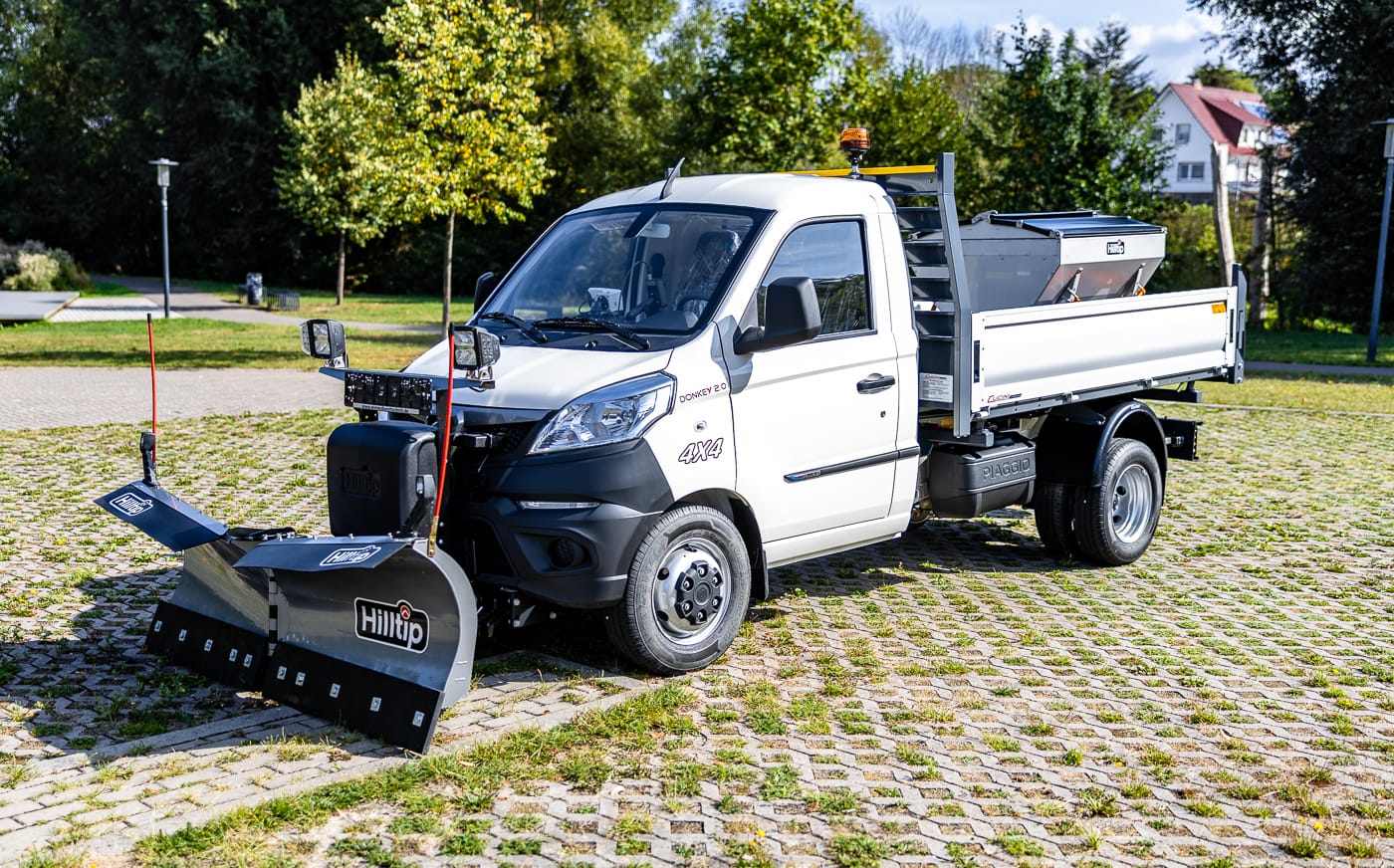 piaggio-porter-np6-winterdienst-piaggio-winterdienstfahrzeug-hwntec-26 Piaggio Porter NP6 4×4 Winterdienstfahrzeug Hilltip IceStriker 380 Streuer