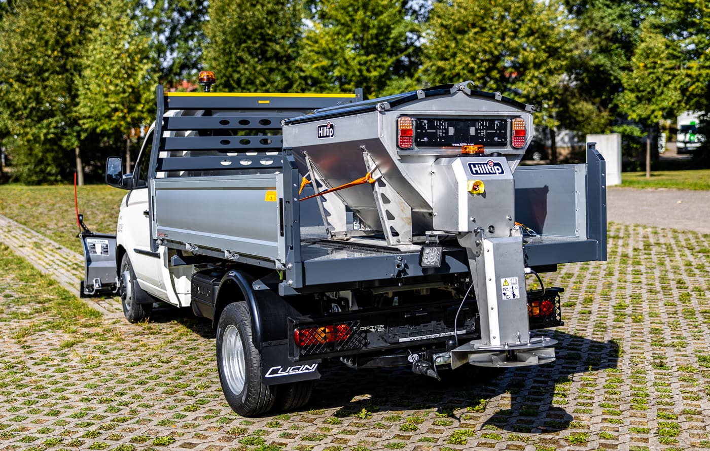 piaggio-porter-np6-winterdienst-piaggio-winterdienstfahrzeug-hwntec-3 Piaggio Porter NP6 4×4 Winterdienstfahrzeug Hilltip IceStriker 380 Streuer