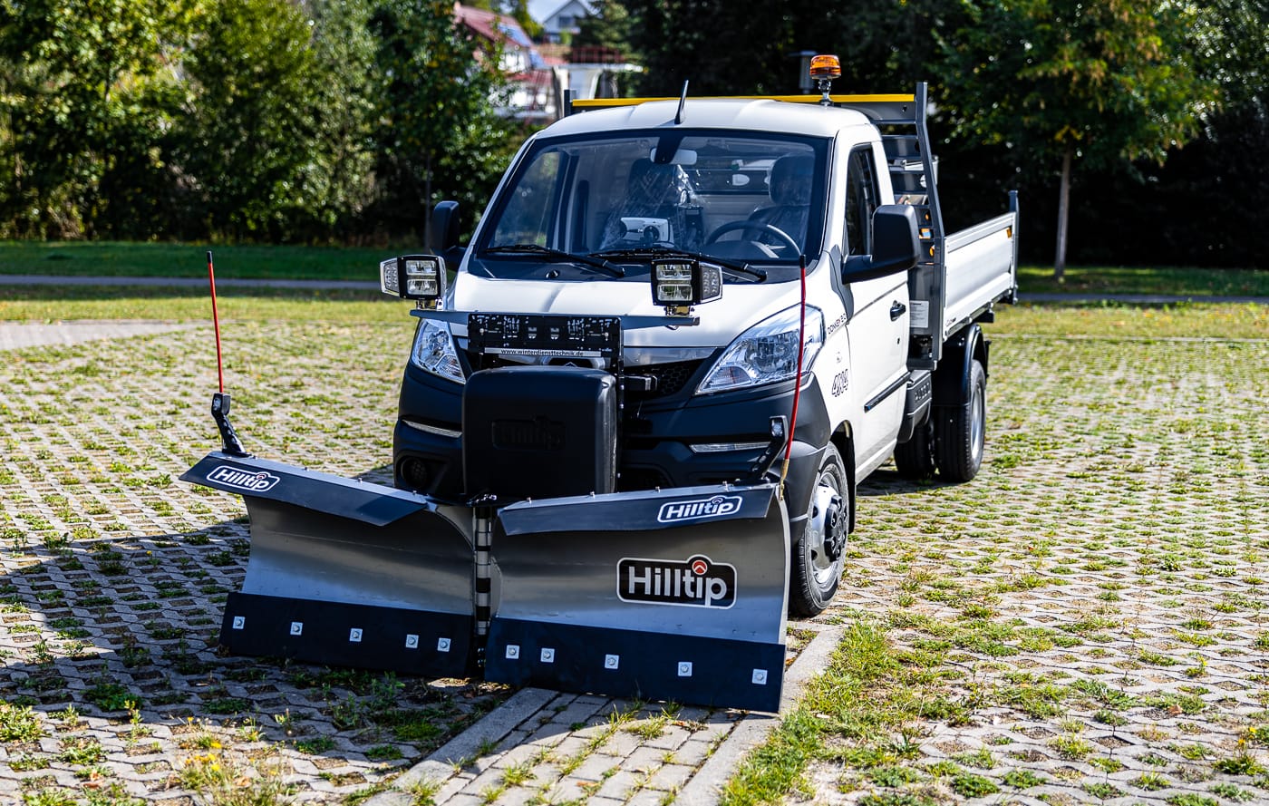 piaggio-porter-np6-winterdienst-piaggio-winterdienstfahrzeug-hwntec-19 Piaggio Porter NP6 4×4 Winterdienstfahrzeug Hilltip IceStriker 380 Streuer