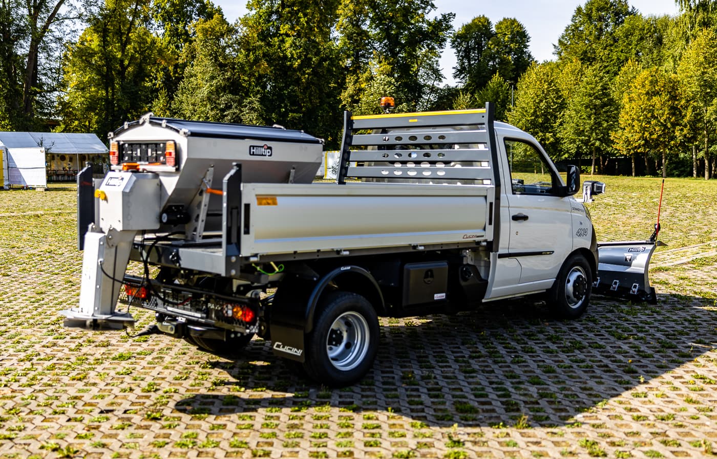 piaggio-porter-np6-winterdienst-piaggio-winterdienstfahrzeug-hwntec-6 Piaggio Porter NP6 4×4 Winterdienstfahrzeug Hilltip IceStriker 380 Streuer