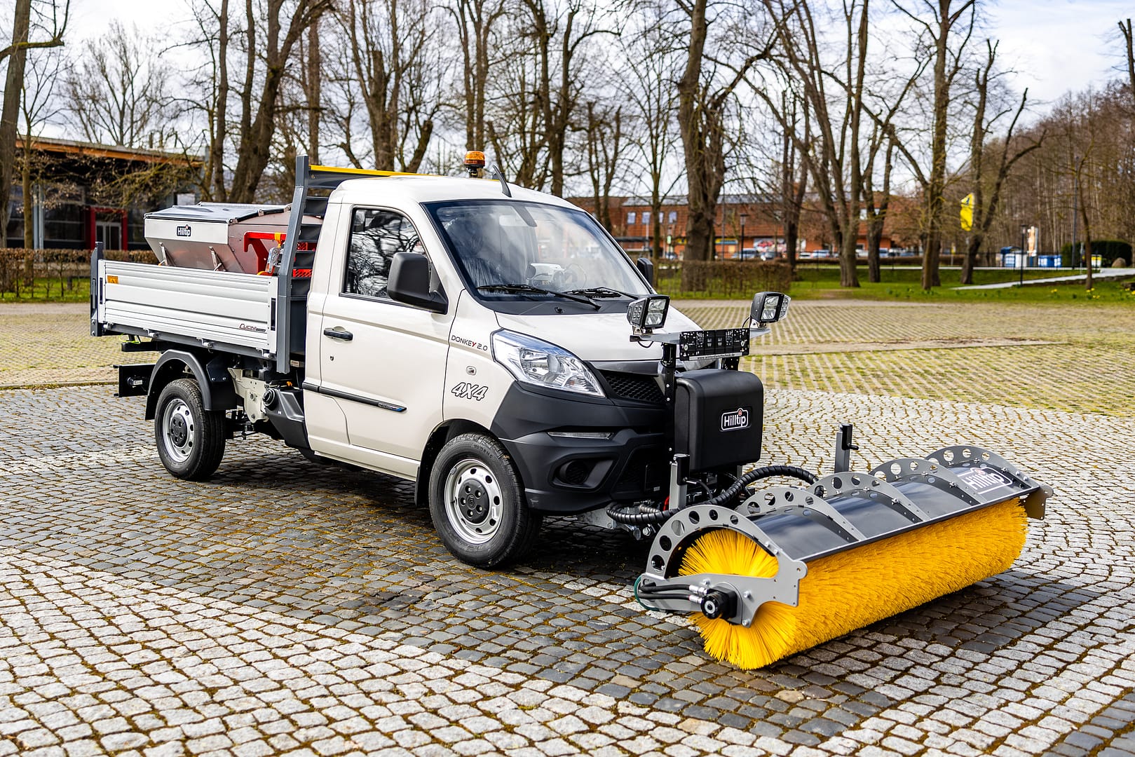 Piaggio NP6 Kehrmaschine Kehrwalze 4x4 Allrad HWNtec HILLTIP SWEEPAWAY™ Piaggio NP6 Kehrmaschine Kehrwalze 4x4 Allrad HWNtec HILLTIP SWEEPAWAY™