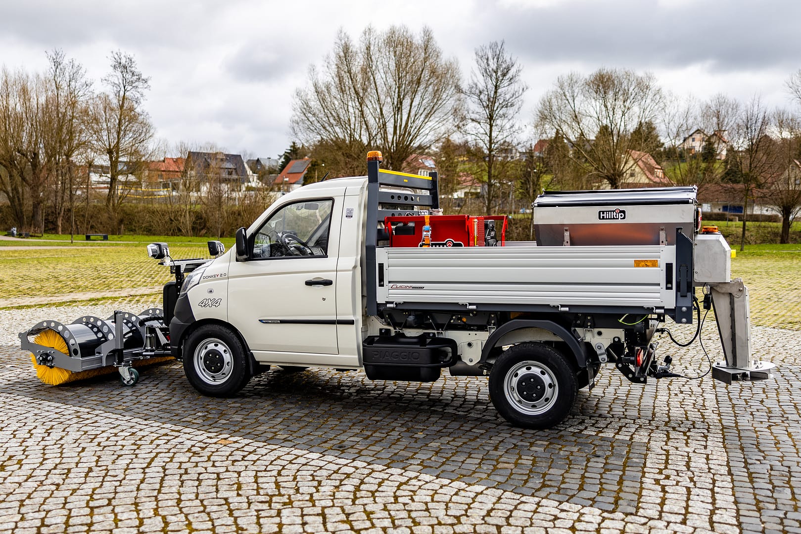 piaggio-np6-4x4-allrad-kehrwalze-hwntec-35 Piaggio NP6 Kehrmaschine Kehrwalze 4x4 Allrad HWNtec HILLTIP SWEEPAWAY™