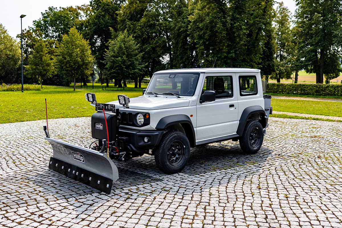 Suzuki Jimny weiß Winterdienst Winterdienstfahrzeug Snowstriker HWNtec Hilltip