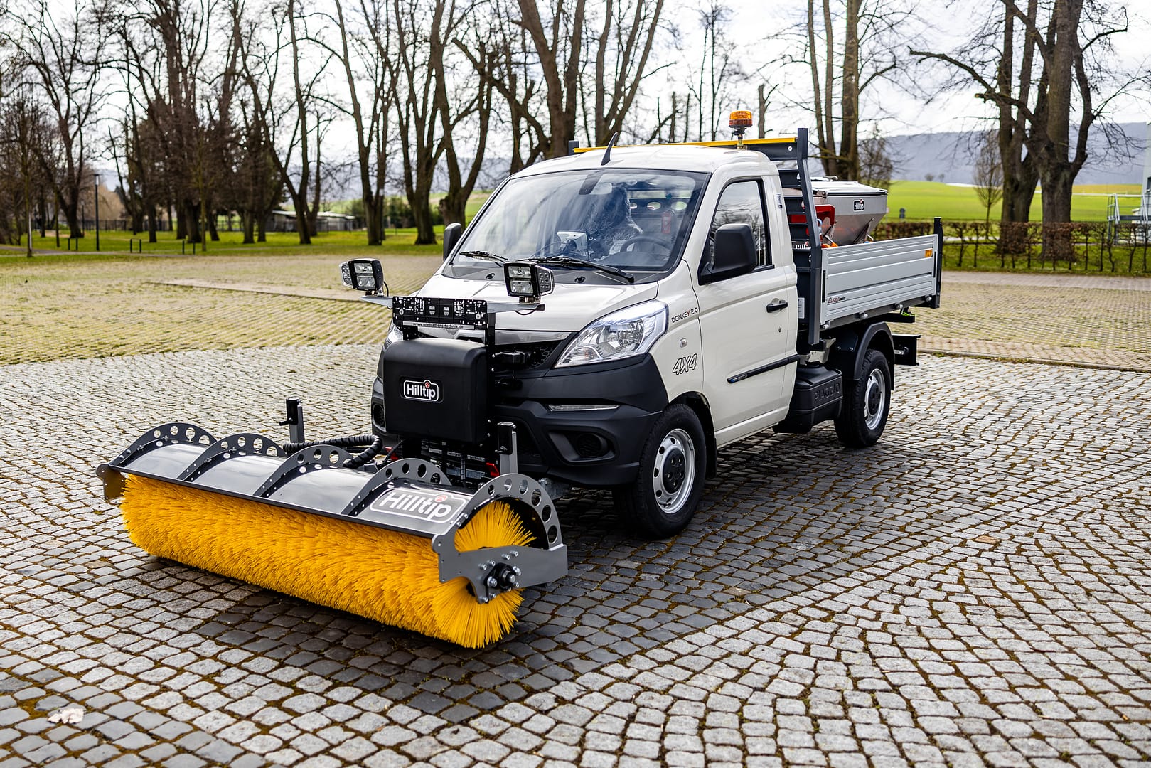 Piaggio NP6 Kehrmaschine Kehrwalze 4x4 Allrad HWNtec Piaggio NP6 Kehrmaschine Kehrwalze 4x4 Allrad HWNtec